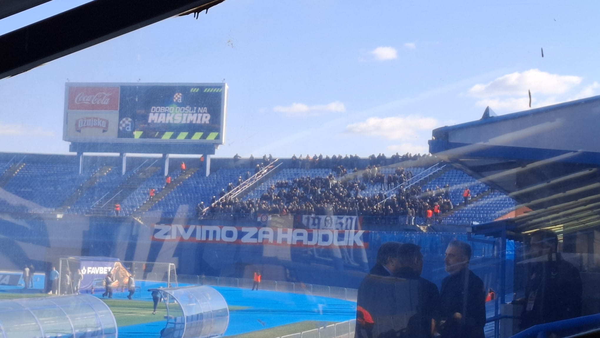 ... a isto je i na južnoj tribini